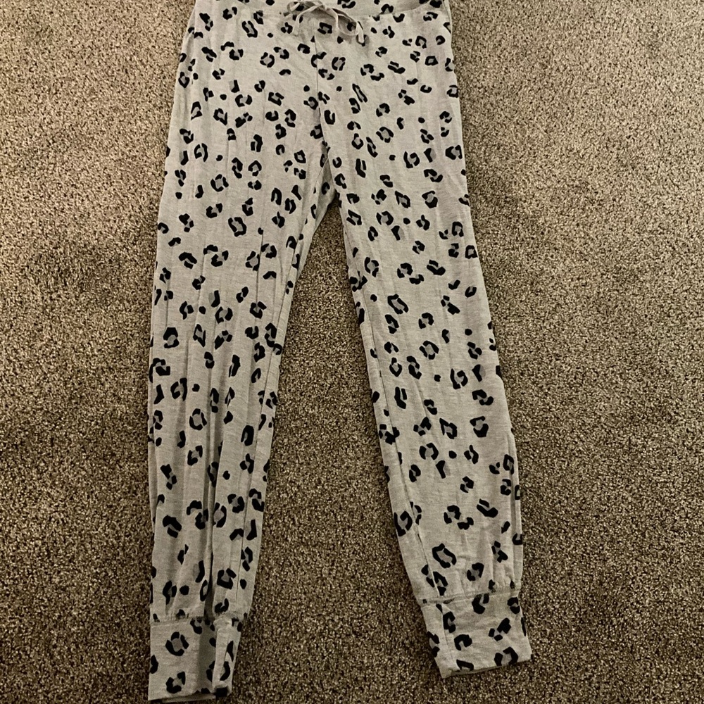 Tabitha Webb Gray Leopard Print Sleepwear